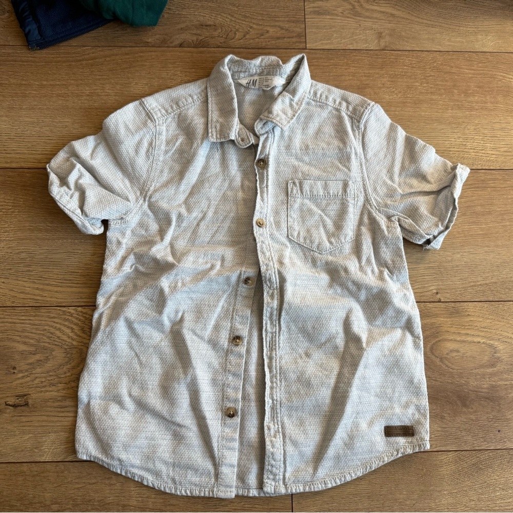 H&M Gray Casual Button Down Shirt Short Sleeve